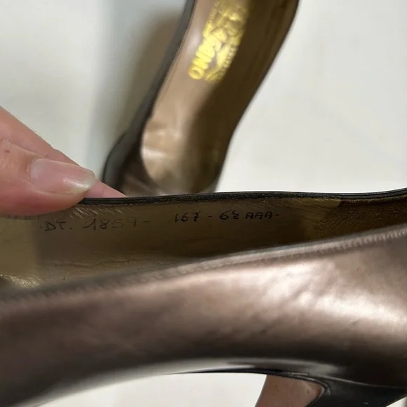 Vintage Salvatore Ferragamo two tone metallic pointed toe heels - Picture 10 of 10